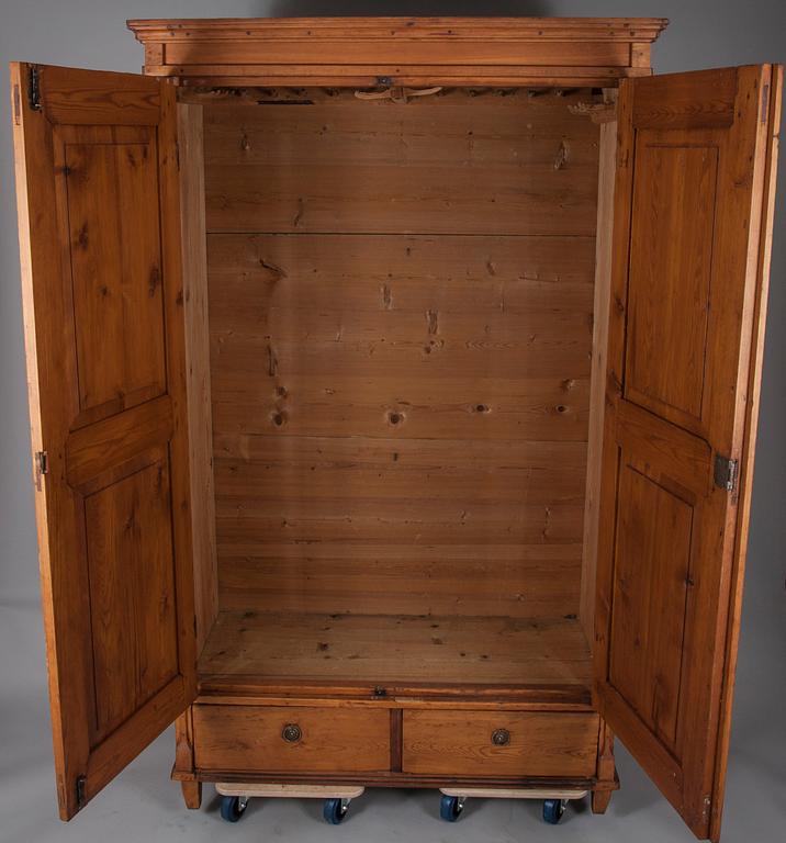 KLÄDSKÅP, 1800-tal.