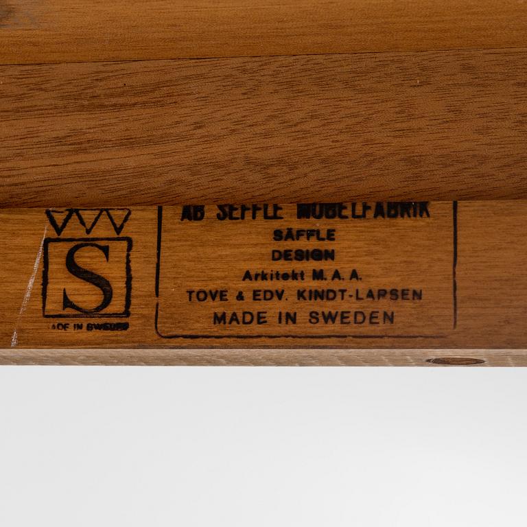 Tove & Edvard Kindt Larsen, a teak-veneered coffee table, Seffle Möbelfabrik, Sweden, 1960's.