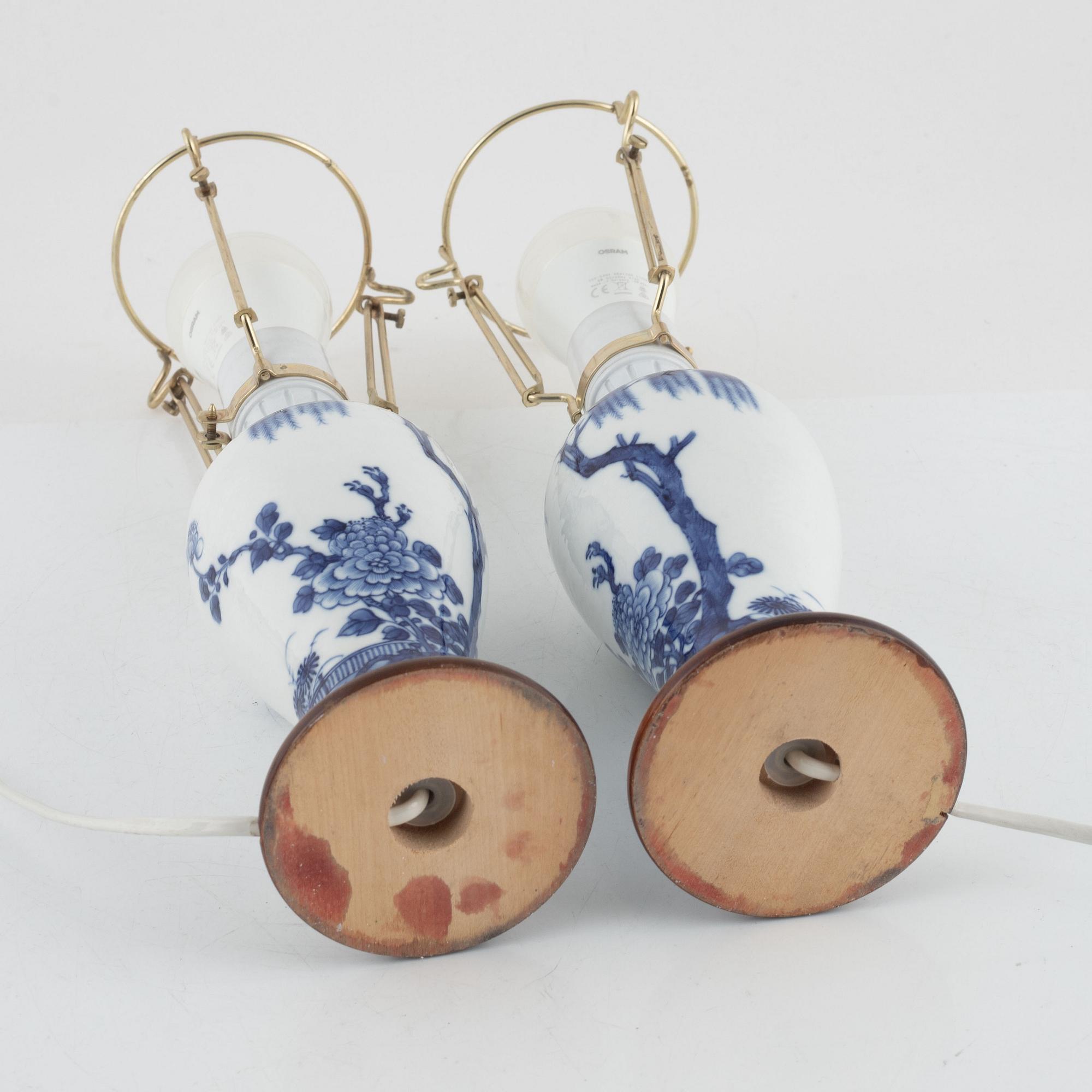 Bordslampor, ett par, porslin, Kina, 1900-talets andra hälft.