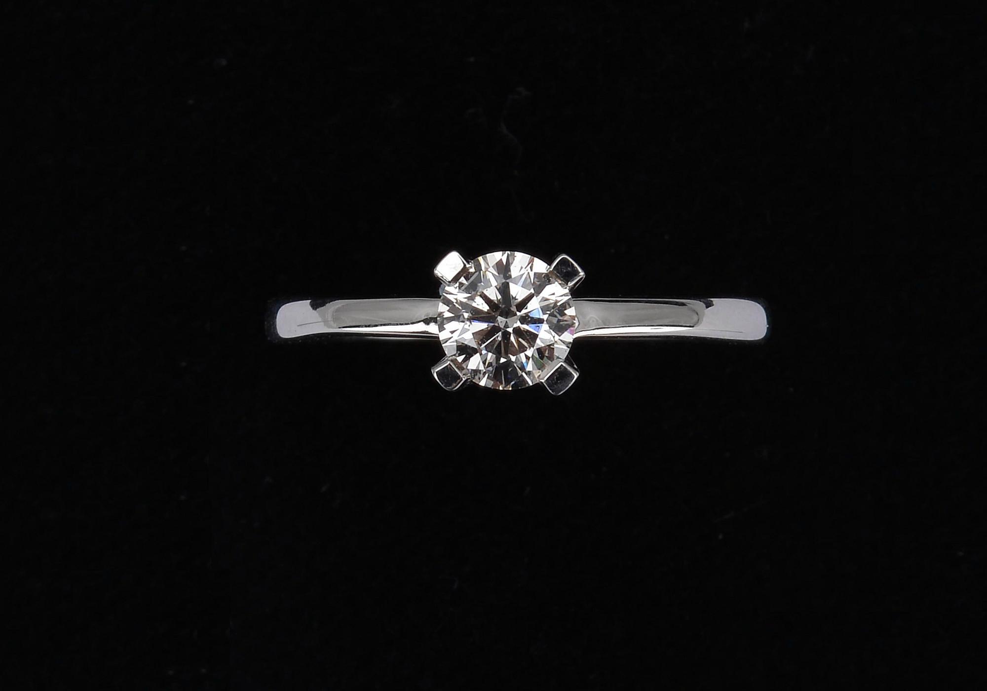 RING, vitguld 14K med briljantslipad diamant 0,50 ct, K/SI1. Vikt 2,2 g. Intyg.