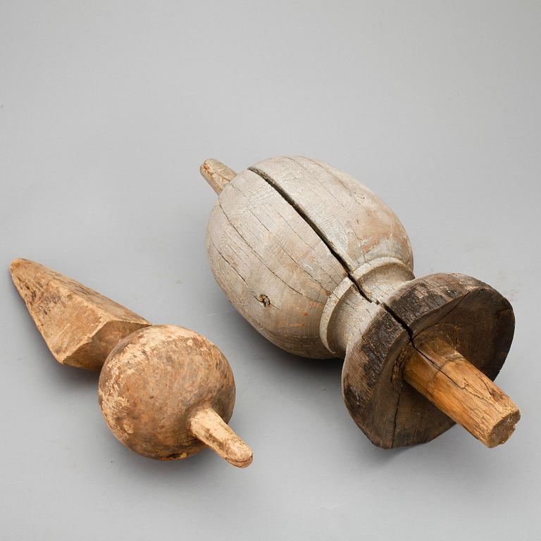 KRÖN, 2 st, allmoge, troligen 1800-tal.