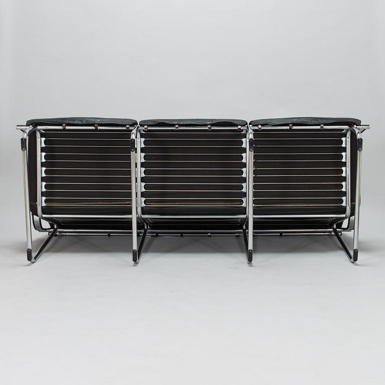 Yrjö Kukkapuro, a late 20th century 'Remmi' sofa for Avarte.