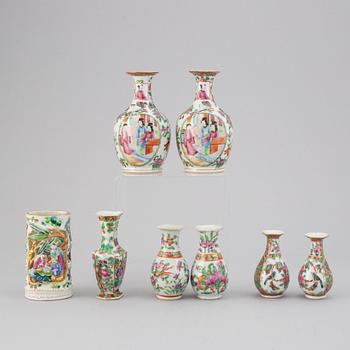 A group of Chinese famille rose porcelain, late Qing dynasty. (12 pieces).