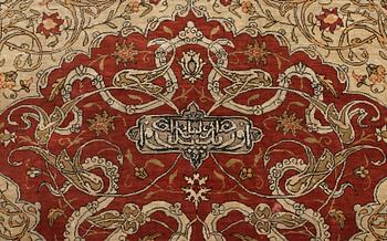 OLD SILK HEREKE. 162,5 x 104 cm.