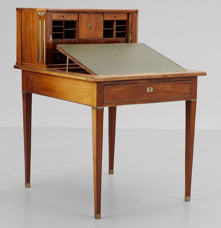 SKRIVBORD MED UPPSATS. Sengustavianskt stockholmsarbete, 1700-talets slut.