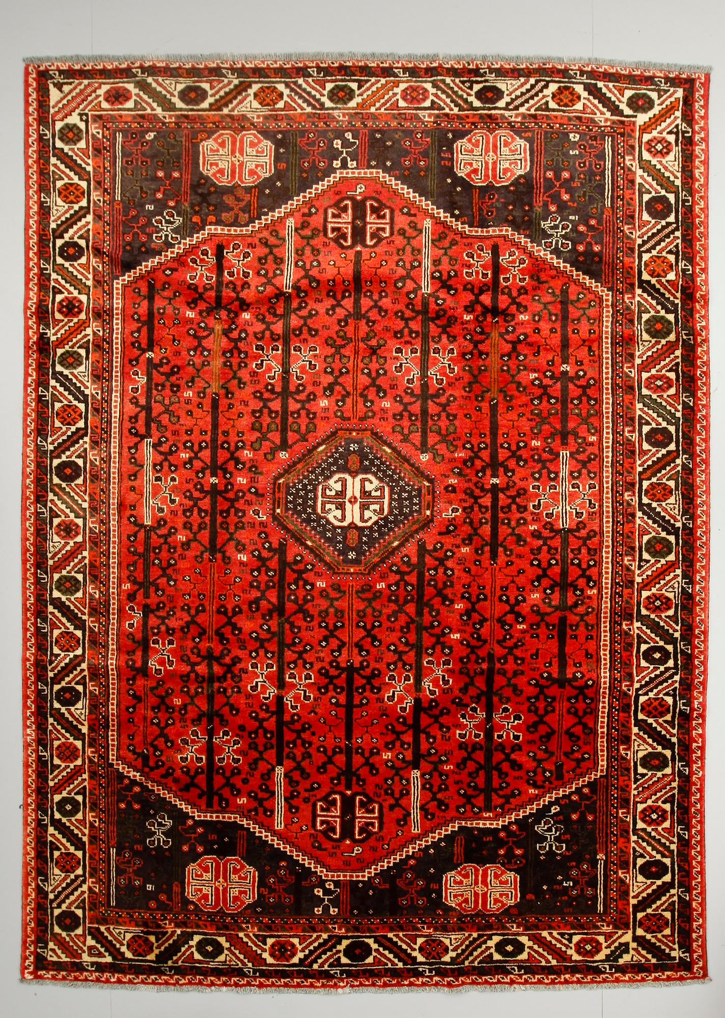 MATTA, Shiraz, ca 297 x 220 cm.