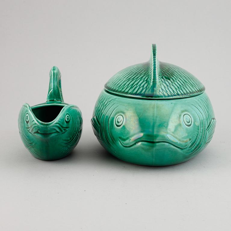 Two pieces faiance fish service by Sarreguemines, France.