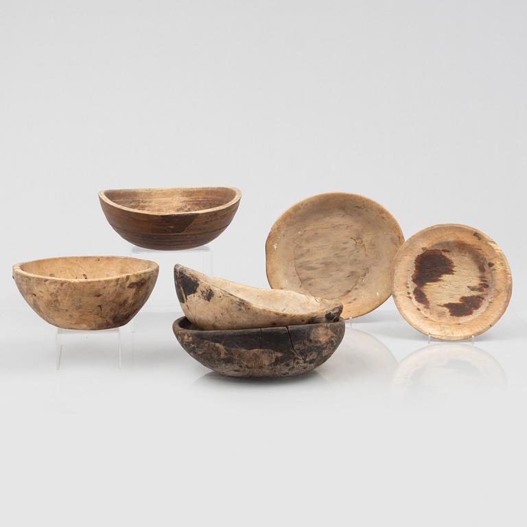 Four wooden bowls and two plates, Sweden, 19th/20th century.