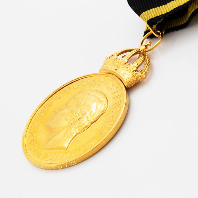 Carl XVI Gustaf, medal,18 ct gold, from CF Carlman, Stockholm. with box and ribbon.