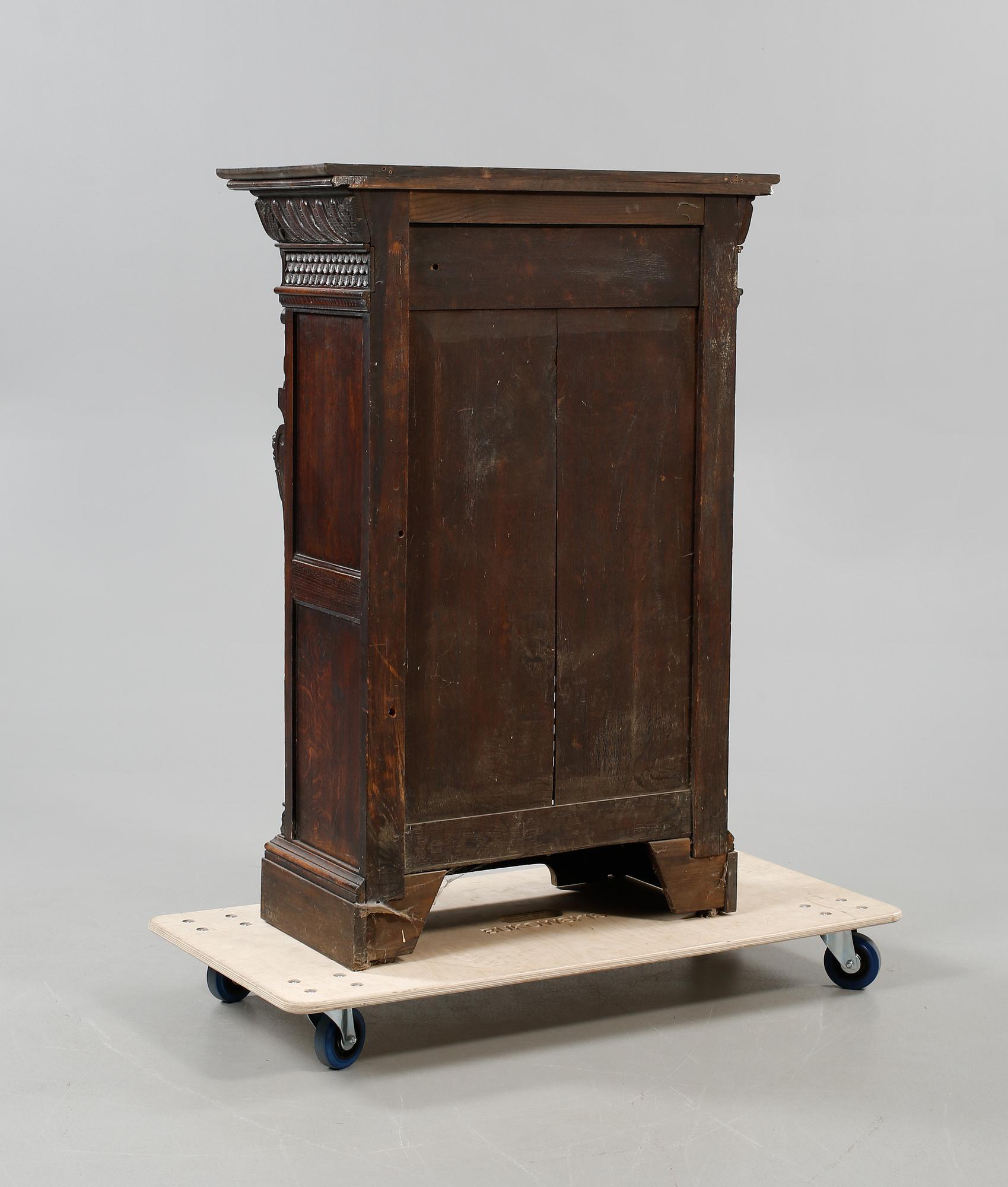 VITRINSKÅP, barockstil, omkring år 1900.