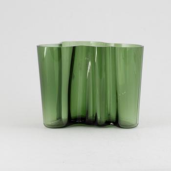 ALVAR AALTO, 'Savoy' 50-year jubilee glass vase, signed A. Aalto 1936-1986 Iittala 5018/8000.