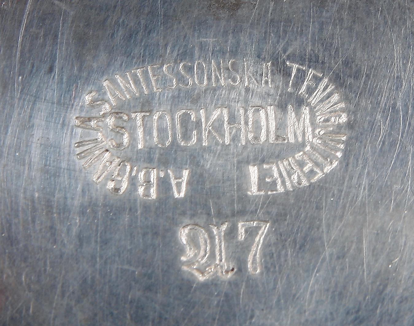 DRYCKESKANNA SAMT BÄGARE, 2 st, tenn, nyrenässans, Santessonska tenngjuteriet Stockholm, tidigt 1900-tal.