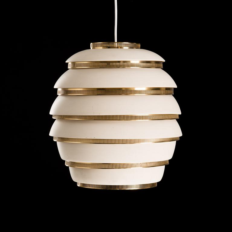 A A332 Beehive ceiling light manufactured by Valaistustyö. Designed in 1953.