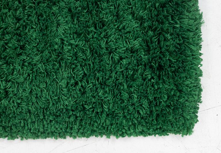 a "Wet Grass" carpet, Ikea, ca 199 x 136 cm.