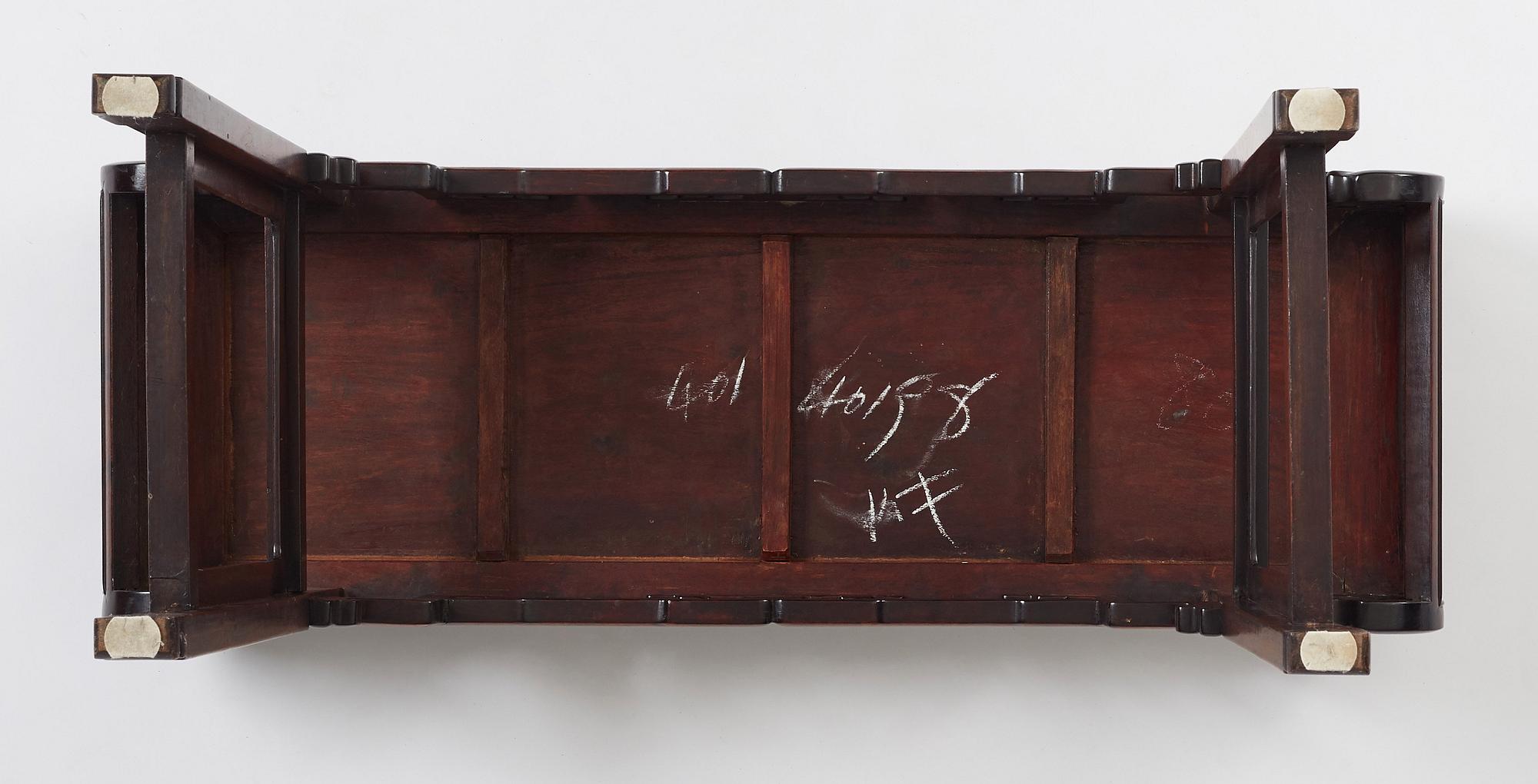 Altarbord, hardwood. Sen Qingdynasti.