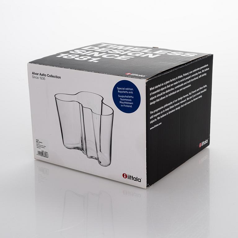 Alvar Aalto, juhlamaljakko Suomi 100, signeerattu Iittala 613/4000.