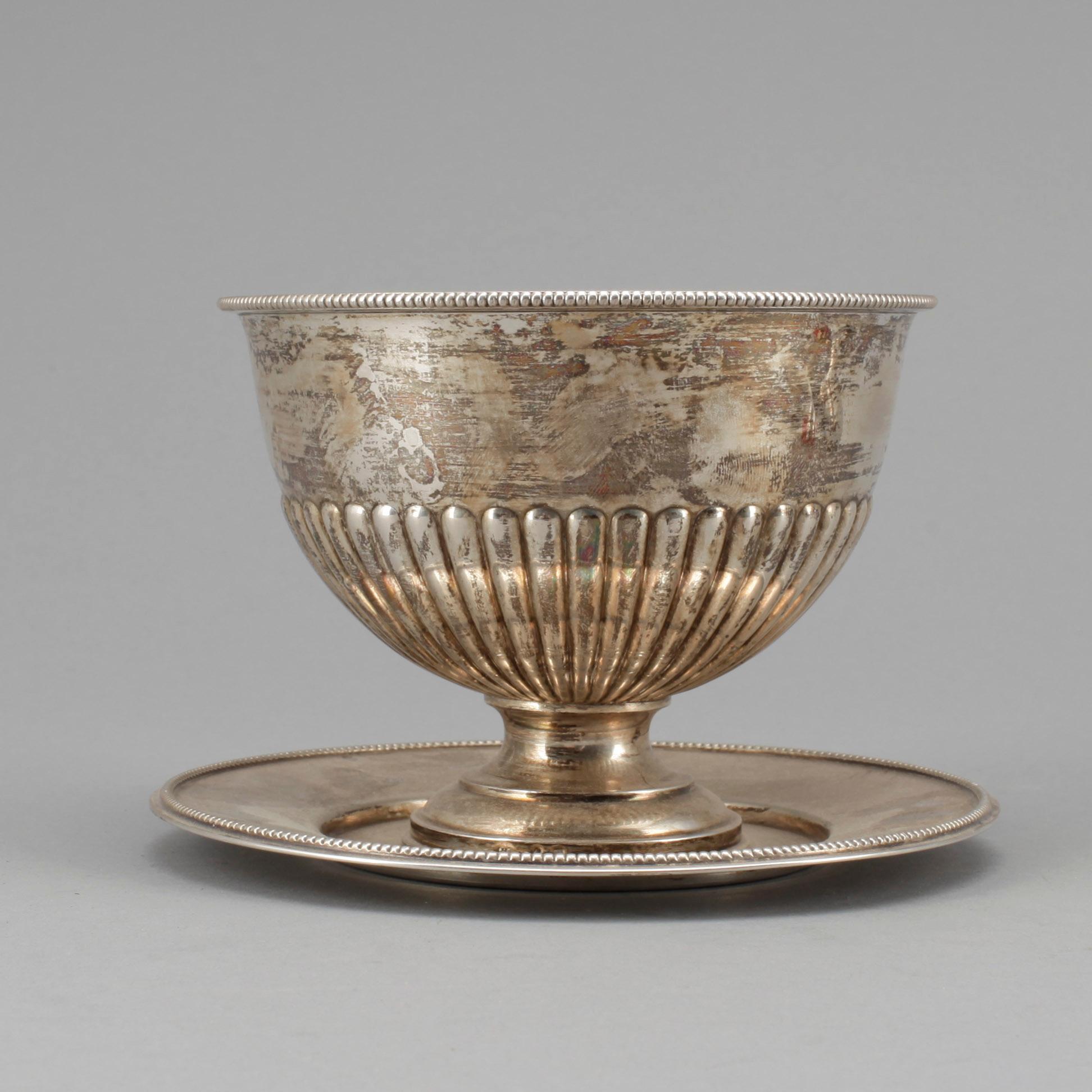 PARTI SILVER, 5 delar, silver, bland annat ett par manschettknappar i sterlingsilver, 1900-tal. Vikt ca 525 gram.
