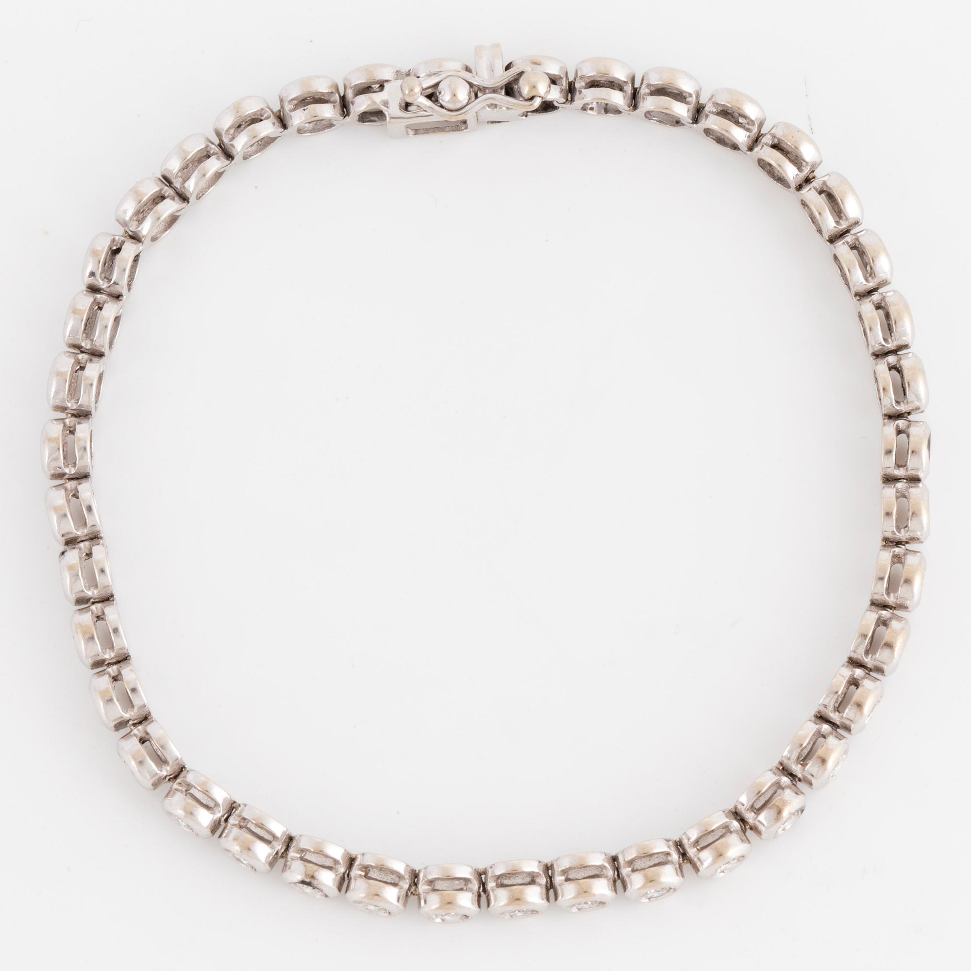 A brilliant-cut diamond bracelet.