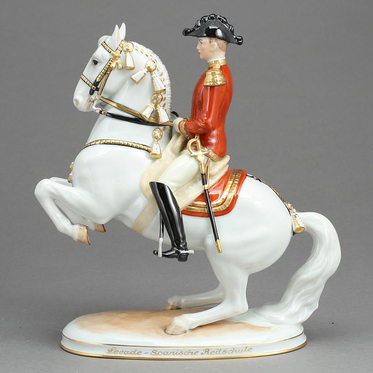 FIGURIN, porslin,  Wien 1900-tal.