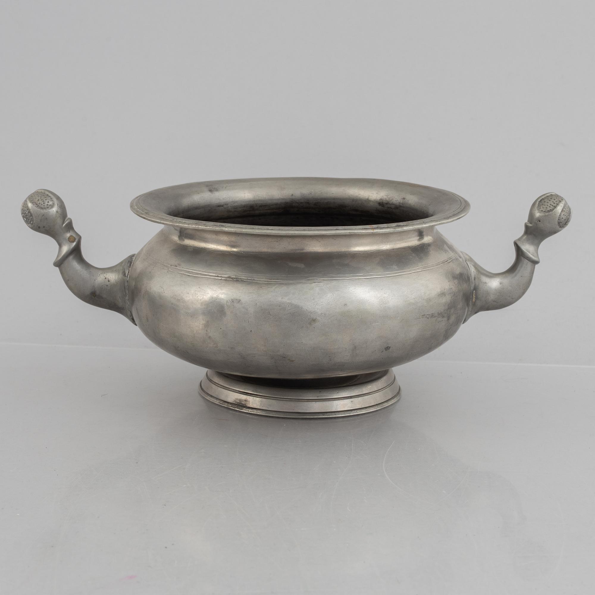 A Swedish pewter bowl, 1784.
