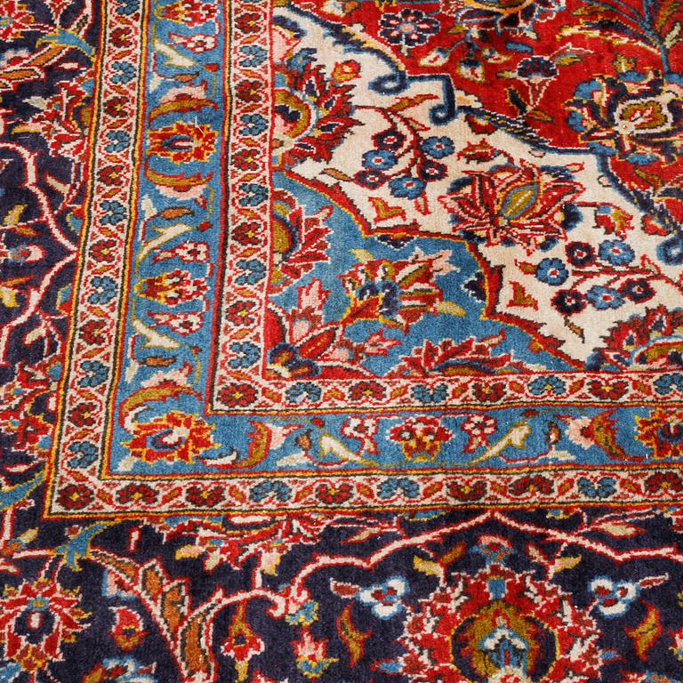 A Keshan rug, 423 x 285 cm.