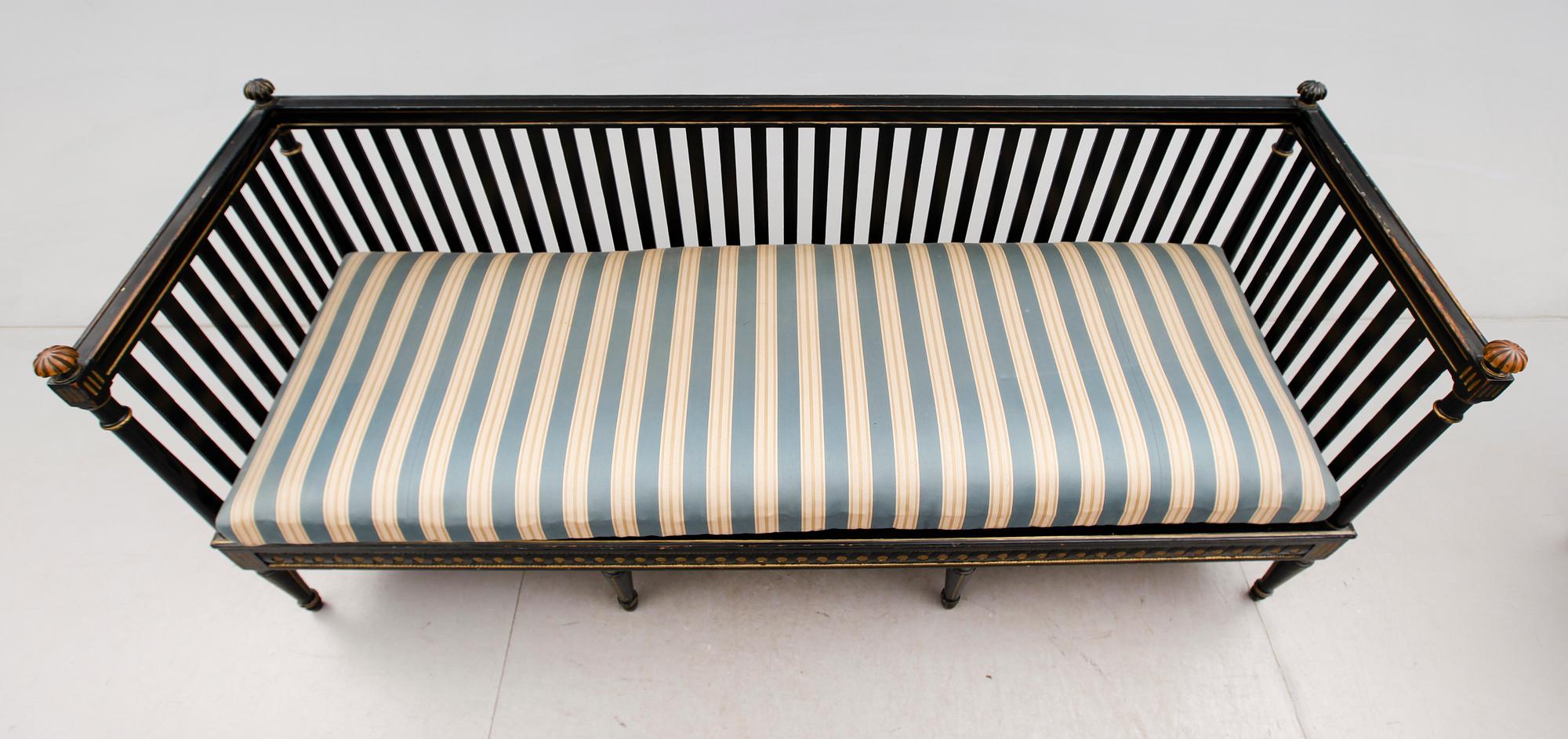 SOFFA, sengustaviansk, omkring år 1800.