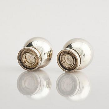 Georg Jensen, kryddsats, 4 delar sterling silver, design Harald Nielsen, modell "Pyramid", design nr 632, Köpenhamn 1945-51.