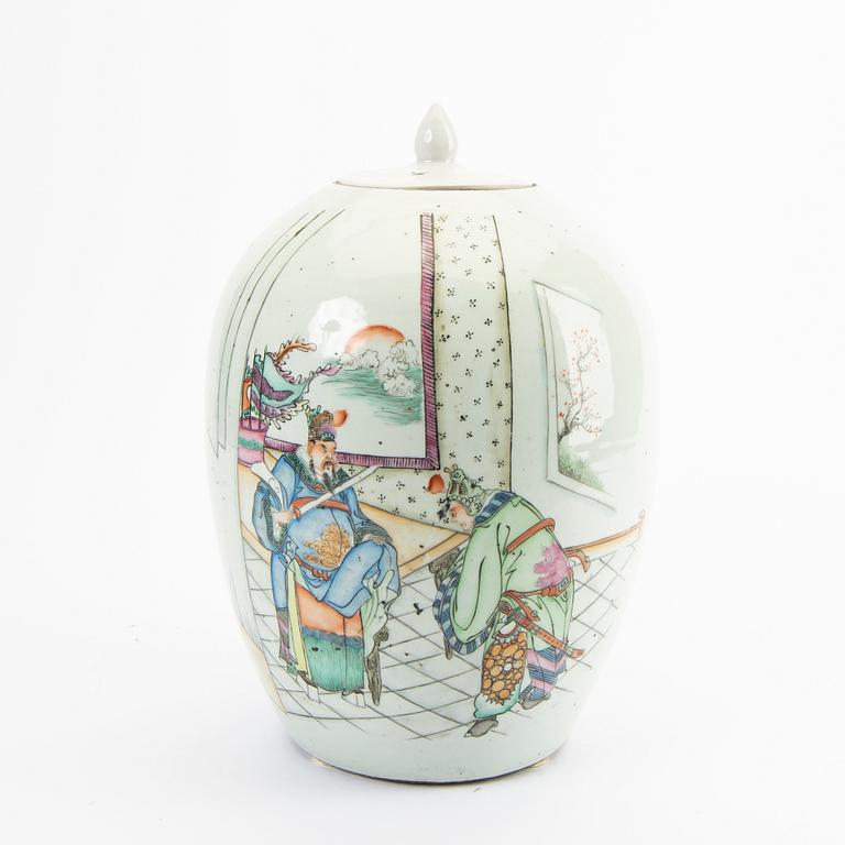 A Chinese porcelain jar with cover, 20th Century.