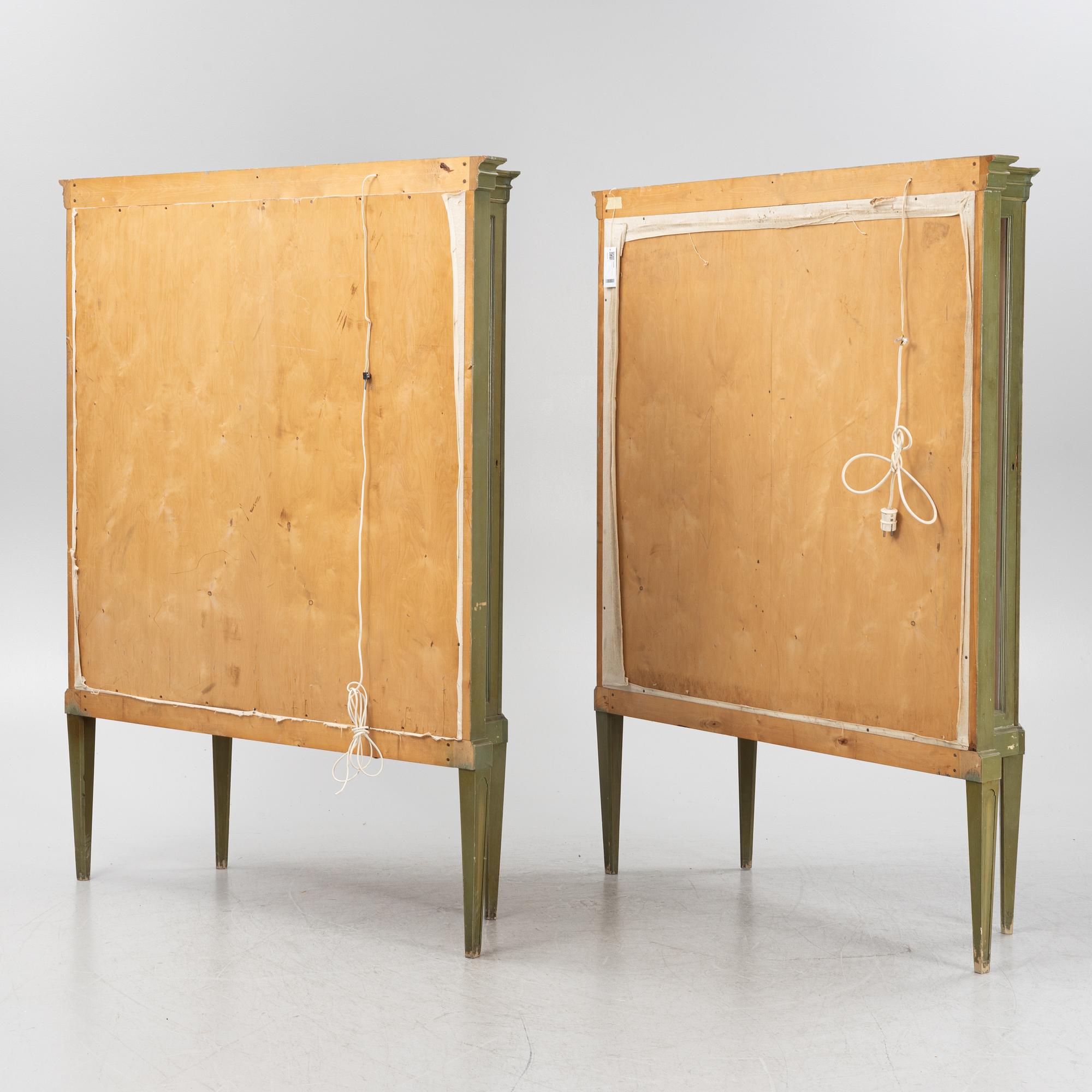 A pair of painted display cabinets, first half of the 20th Century.