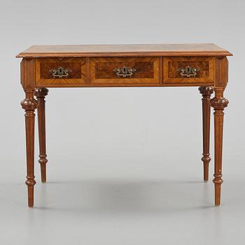 DAMSKRIVBORD, nyrenässans. 1800-talets slut.