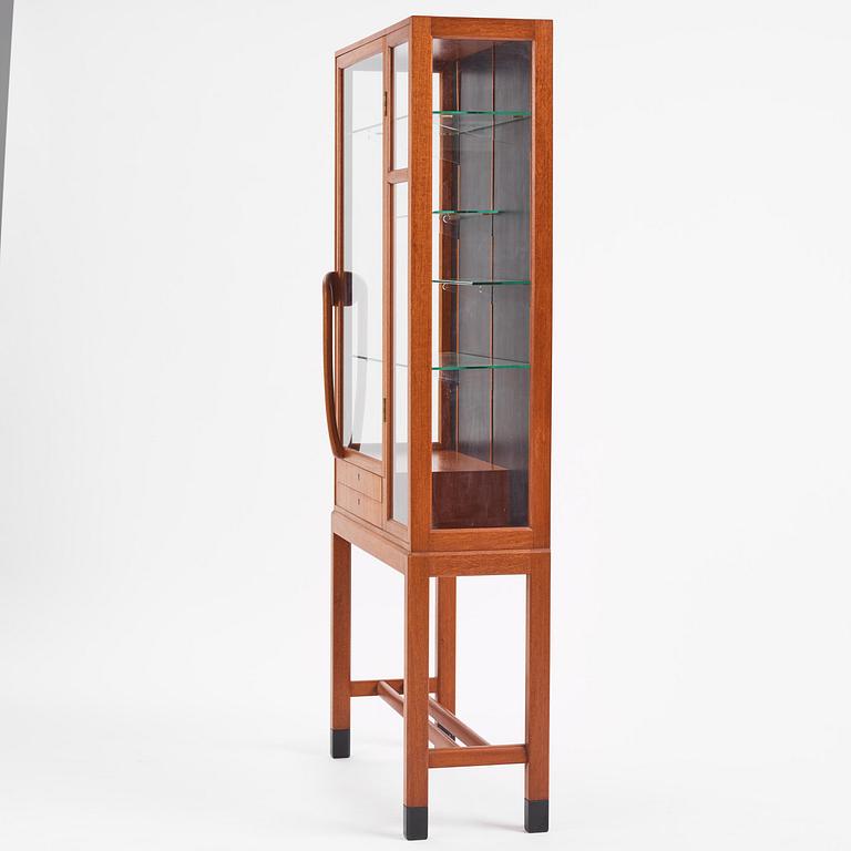 Åke Fribyter, a mahogay display cabinet, Åfors Möbelfabrik, Blomstermåla, ca 1955.