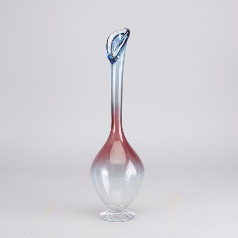 NILS LANDBERG, GLASS VASE ORREFORS EXPO 2622 (1952), signed.