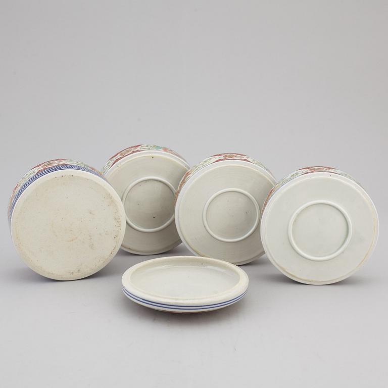 A Japanese four plan imari food bowls with cover, 19th century.