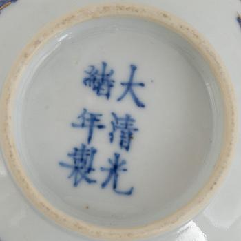 A Chinese 'crane' cup, Qing dynasty, Guangxu mark.