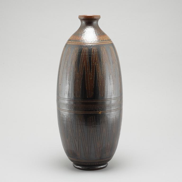 A mid 20th century floor vase in stoneware by by Arthur Andersson fr Wallåkra Lerkärlsfabrik.