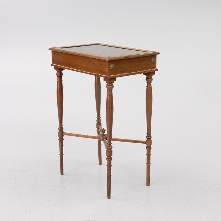 A display table, second half of the 19th century.