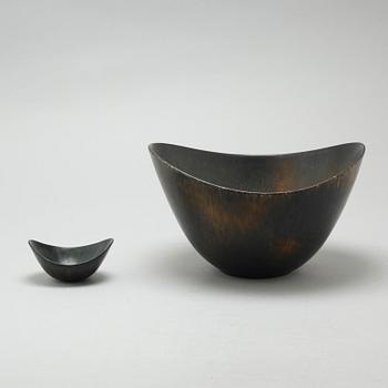 Two 1950s bowls, models "ARO" & "AXK", designed by Gunnar Nylund for Rörstrand.