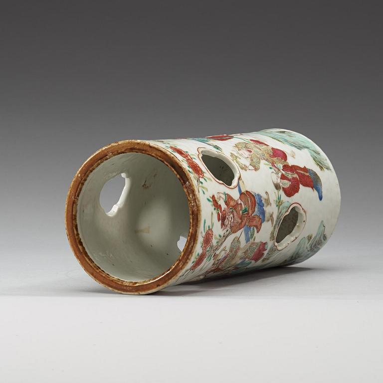 PERUKVAS, porslin. Sen Qing dynasti.