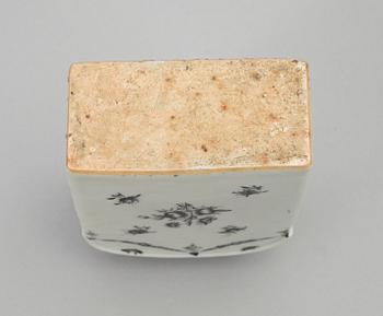 TEDOSOR, 2 st, porslin, Kina, 1700-tal.