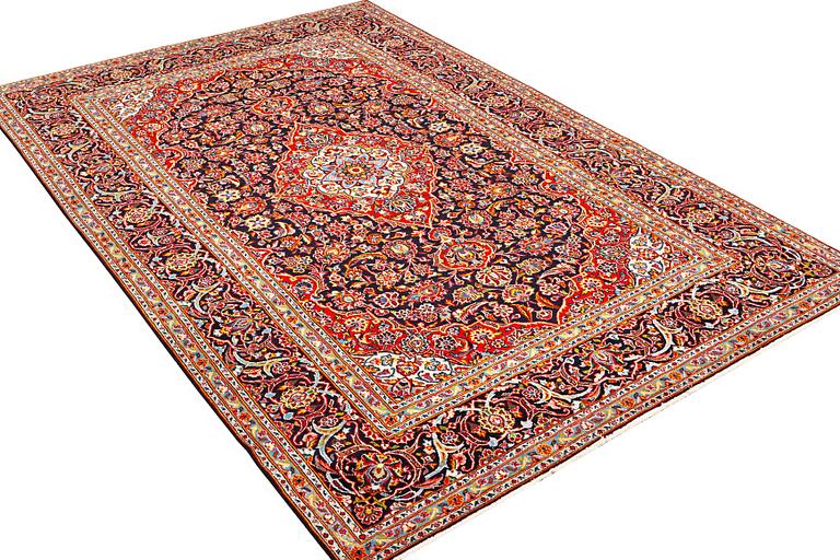 A Mahal carpet, a. 326 x 207 cm.
