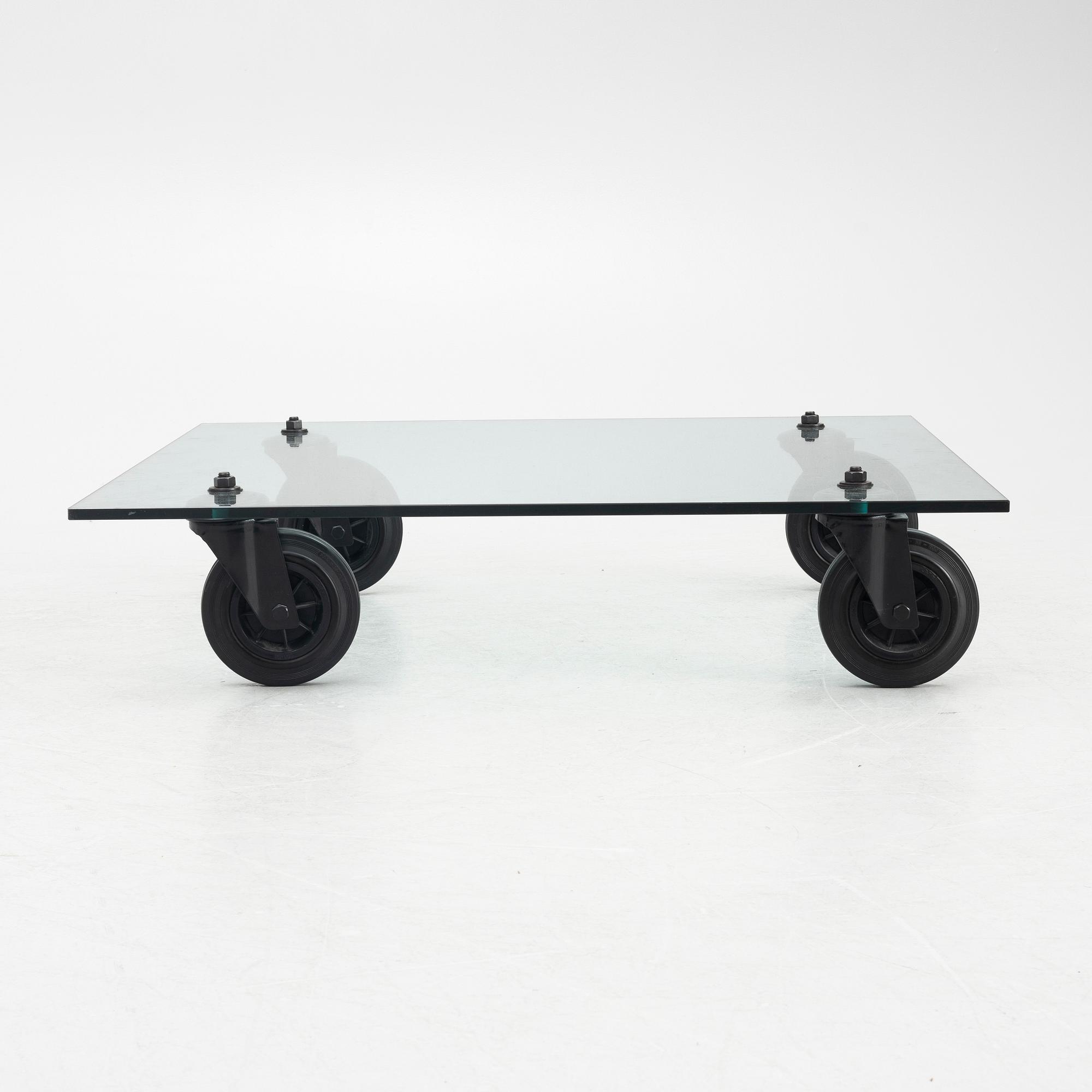Gae Aulenti, soffbord, "Tavolo con Ruote", Fontana Arte, Italien sent 1900-tal/2000-tal.