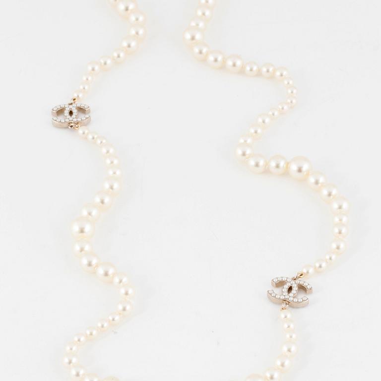 CHANEL, a decorative pearl necklace.