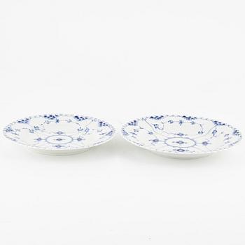 Matservis, 43 delar, porslin, "Musselmalet", helblonde, Royal copenhagen, Danmark.