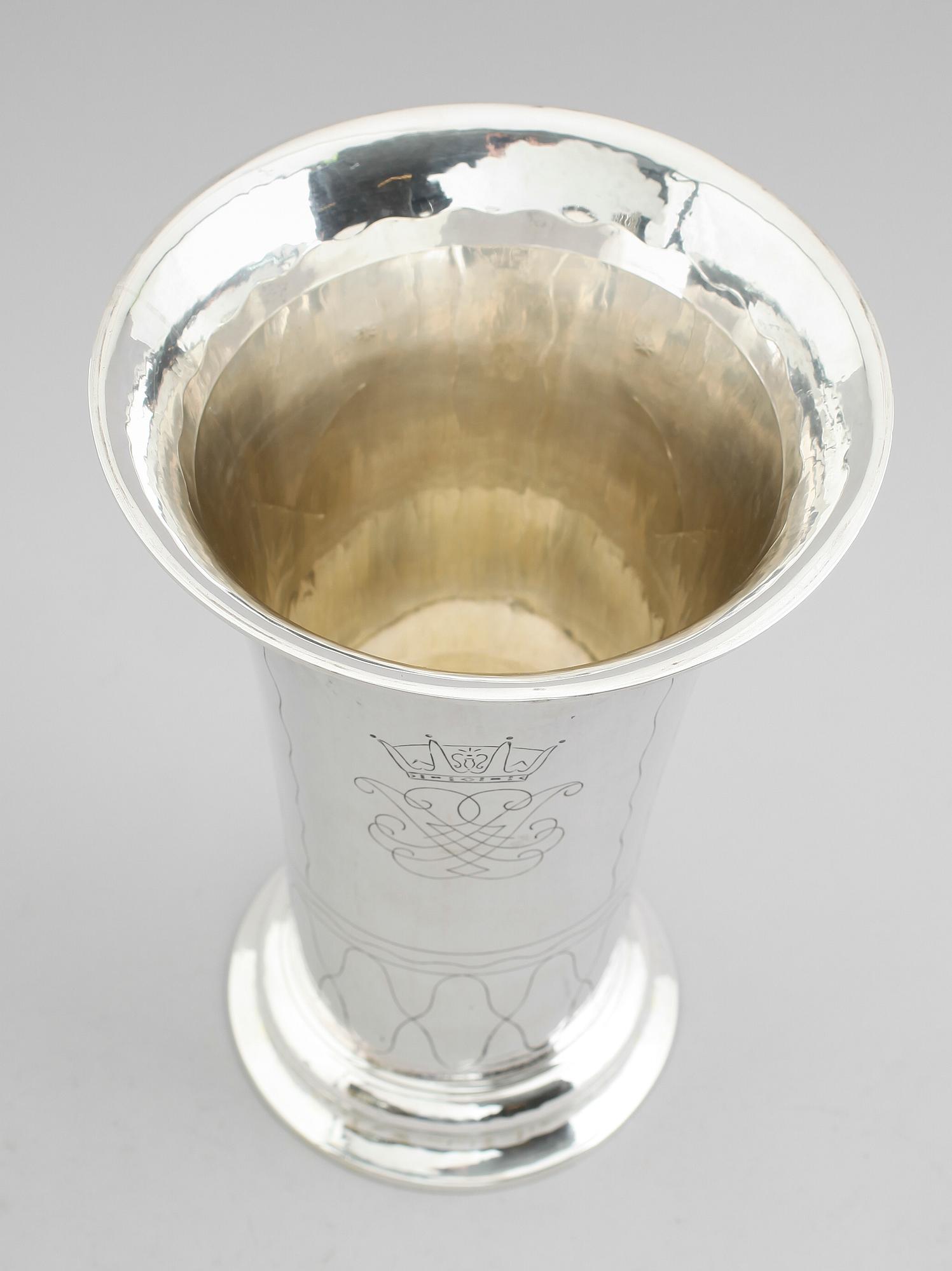 BÄGARE, silver, K Anderson, Stockholm 1947. Vikt ca 565 g.