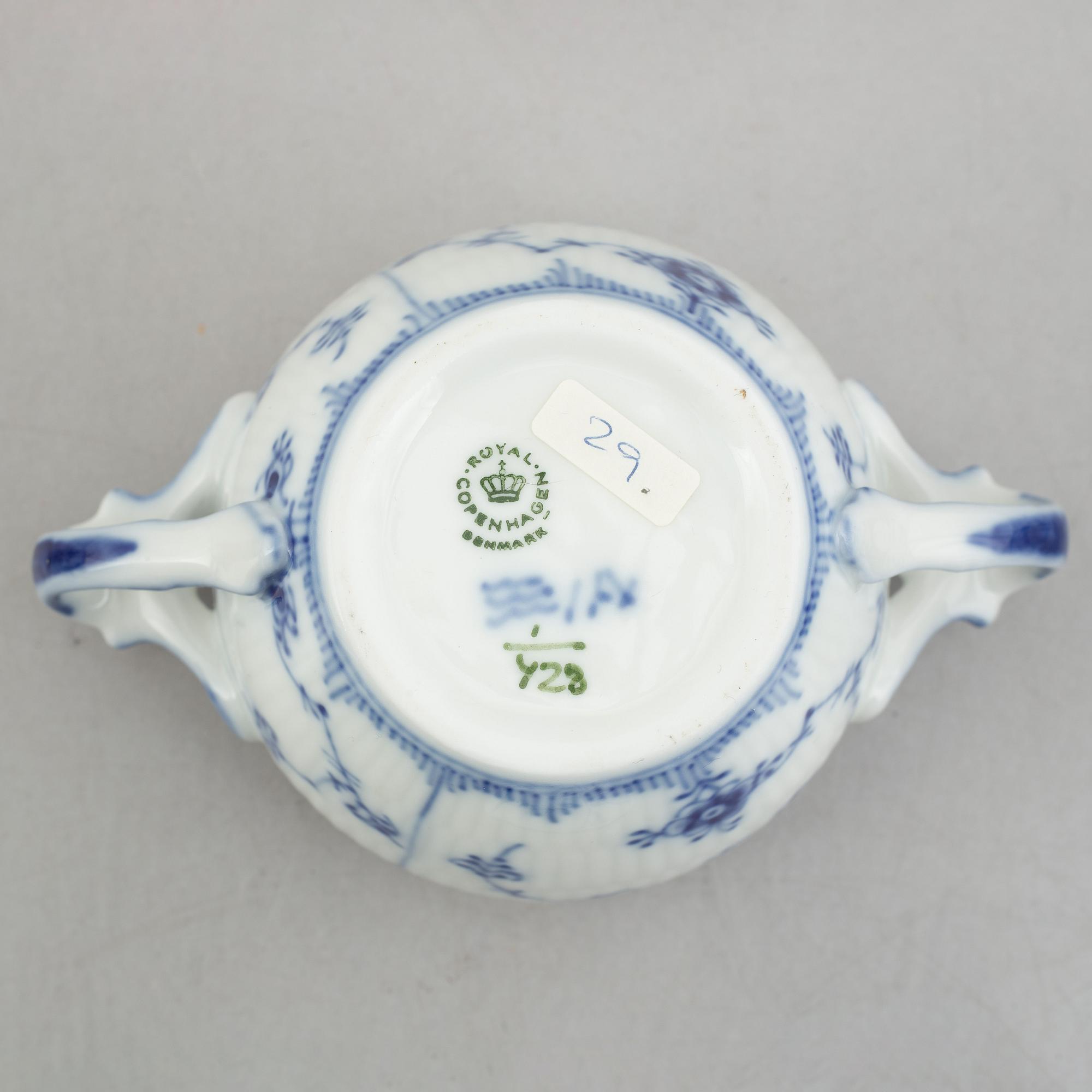 A tureen with cover and three sugar boxes with covers, "Blue Fluted"/"Musselmalet", Royal Copenhagen.