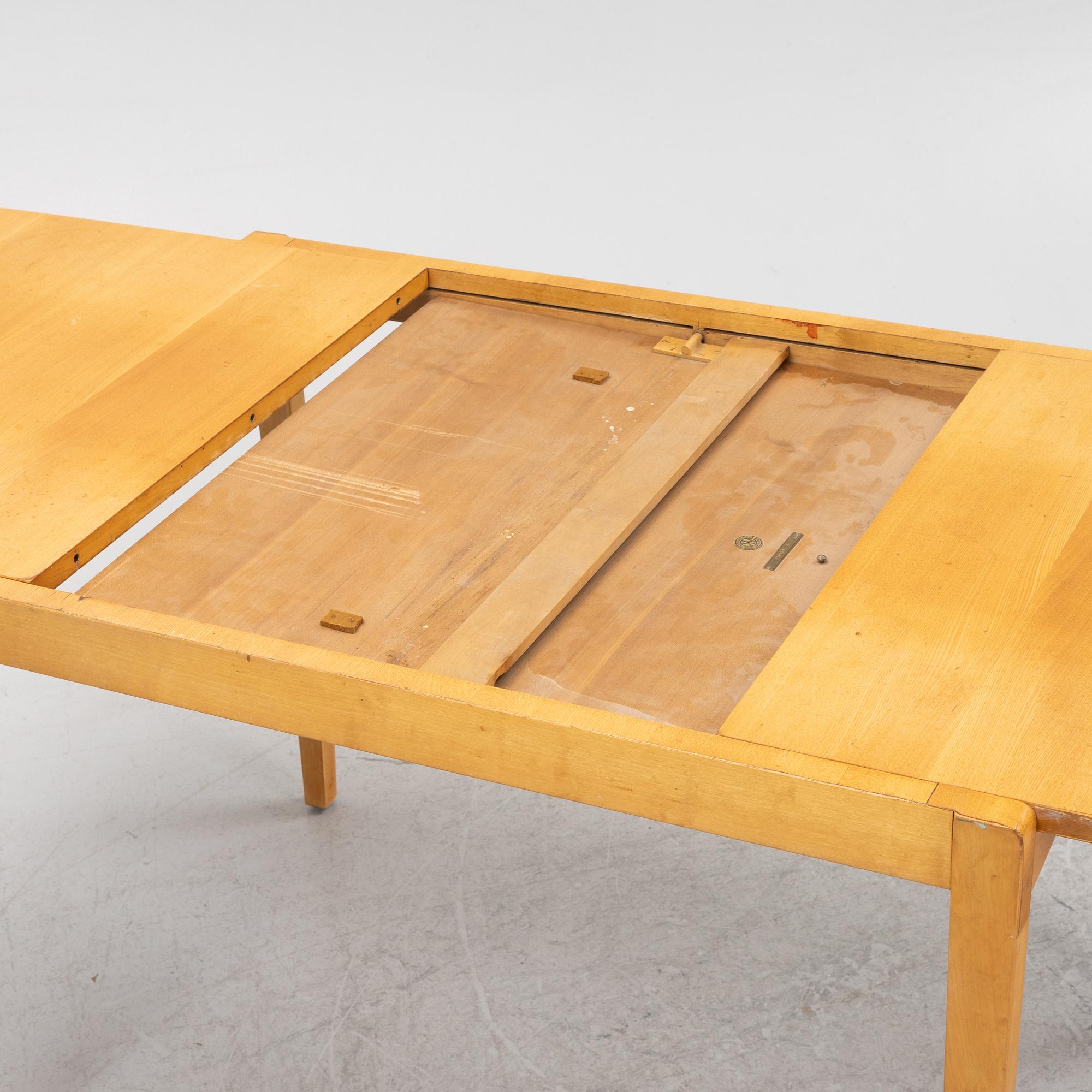 Elias Svedberg, a 'Triva' dining table, Nordiska Kompaniet, 1940.