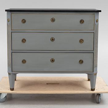 Chest of drawers, Gustavian style, 20th century.