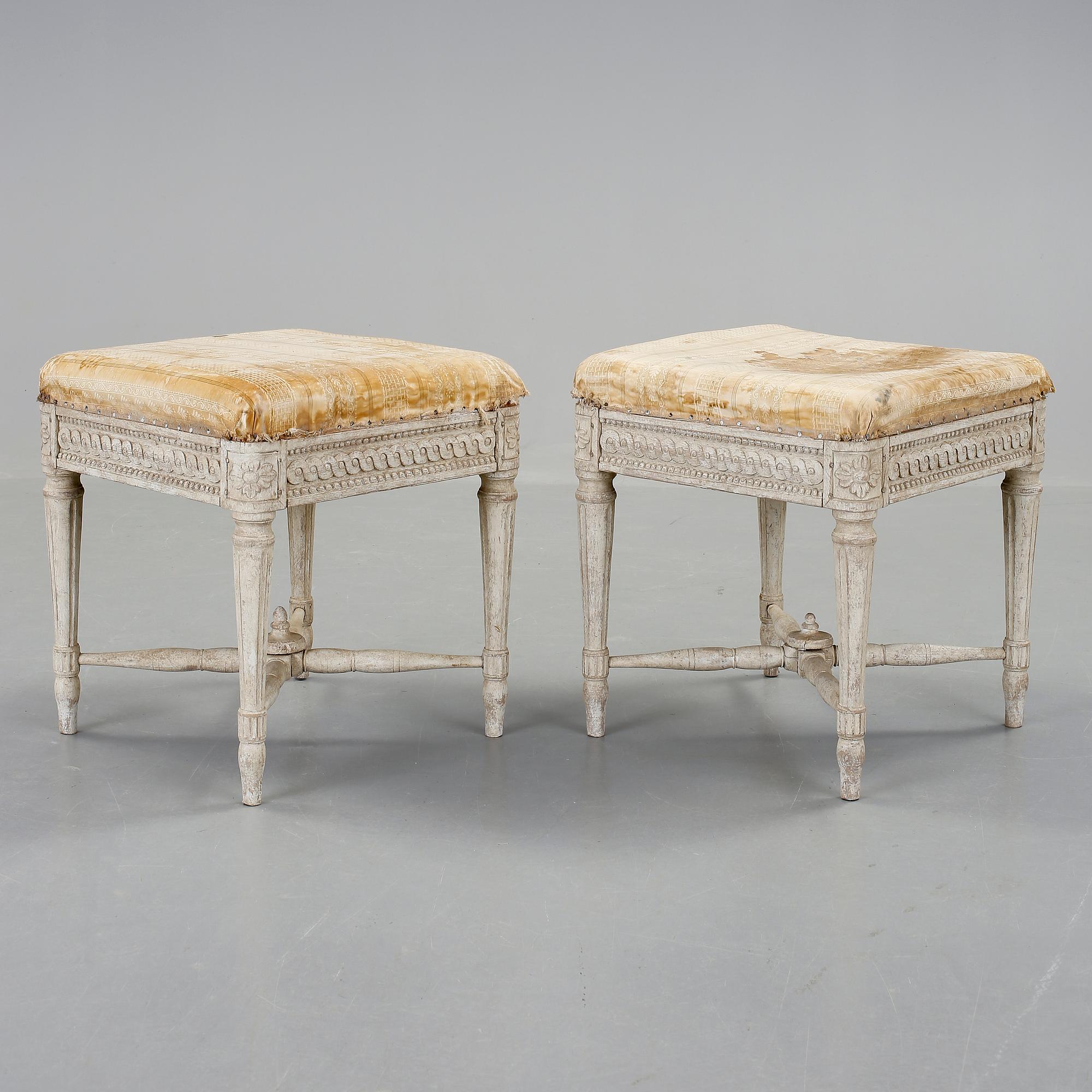 TABURETTER, ett par, gustaviansk stil, sent 1900-tal.