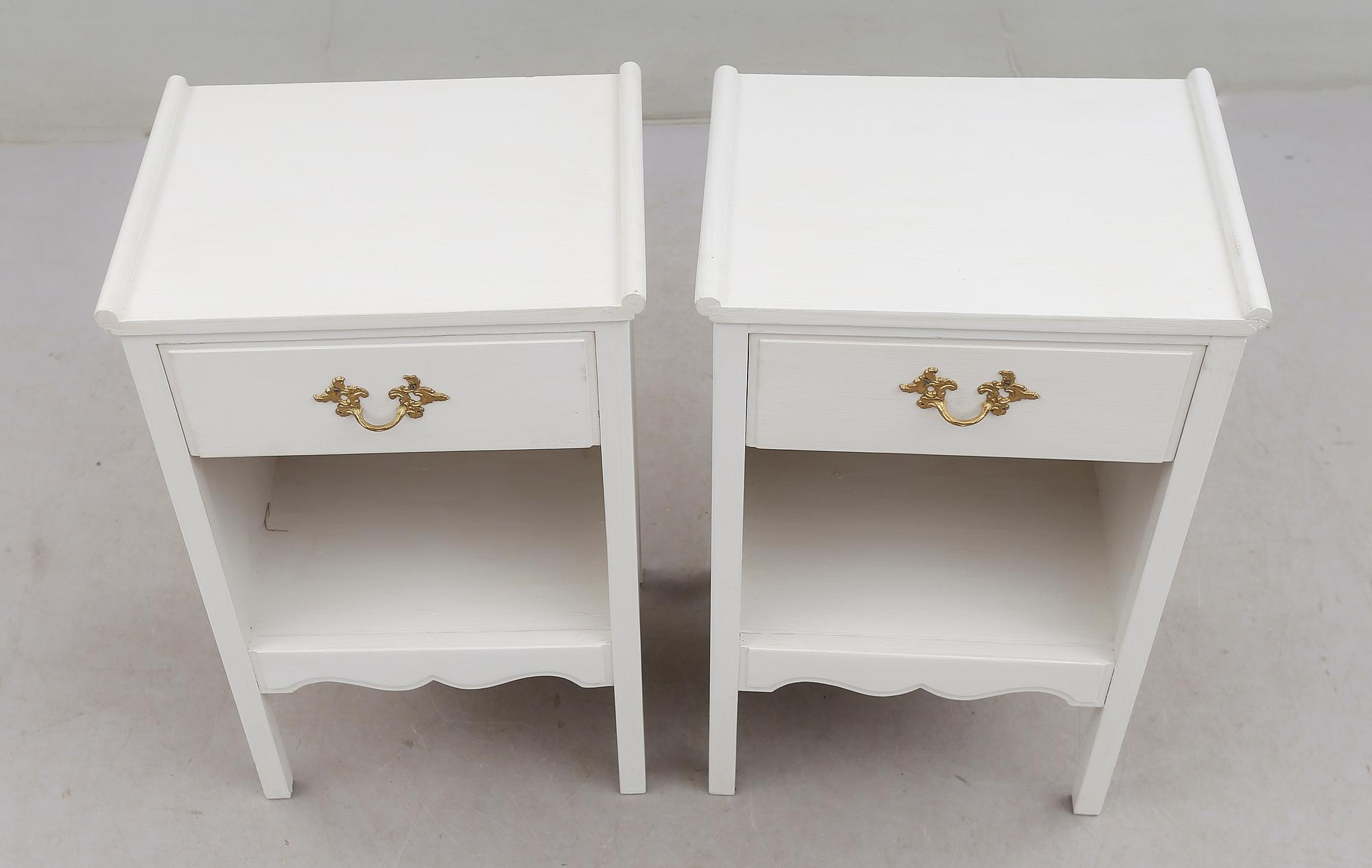 SÄNGBORD, 1 par, 1900-talets mitt.