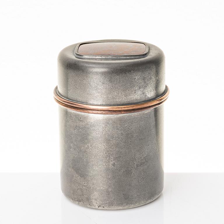 Estrid Ericson, burk med lock, Firma Svenskt Tenn, Stockholm, 1957.
